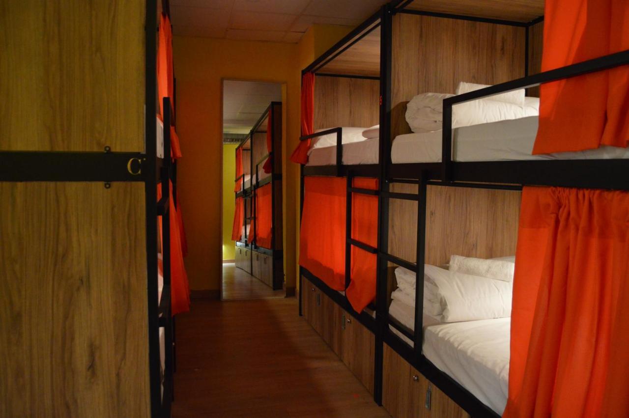 Debod Hostel マドリード エクステリア 写真