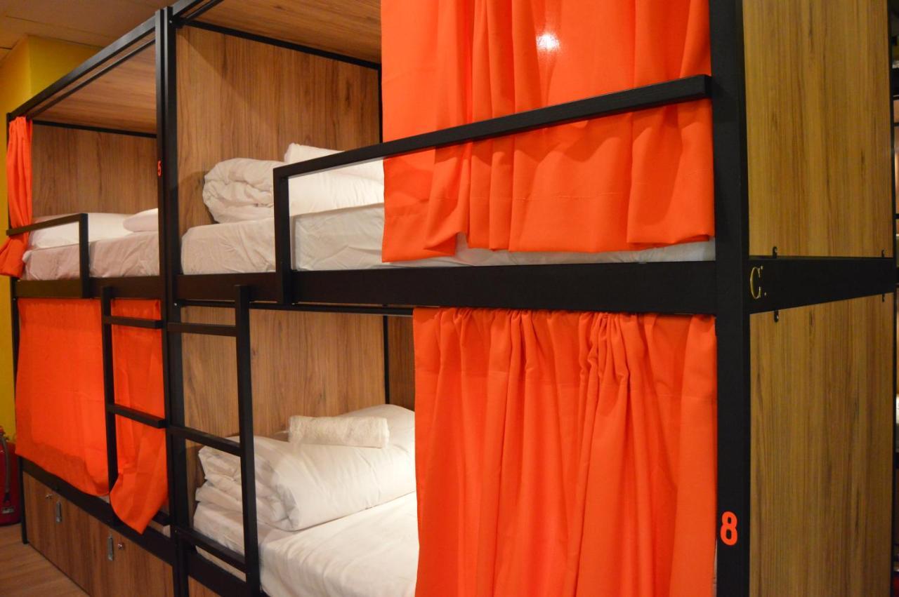 Debod Hostel マドリード エクステリア 写真