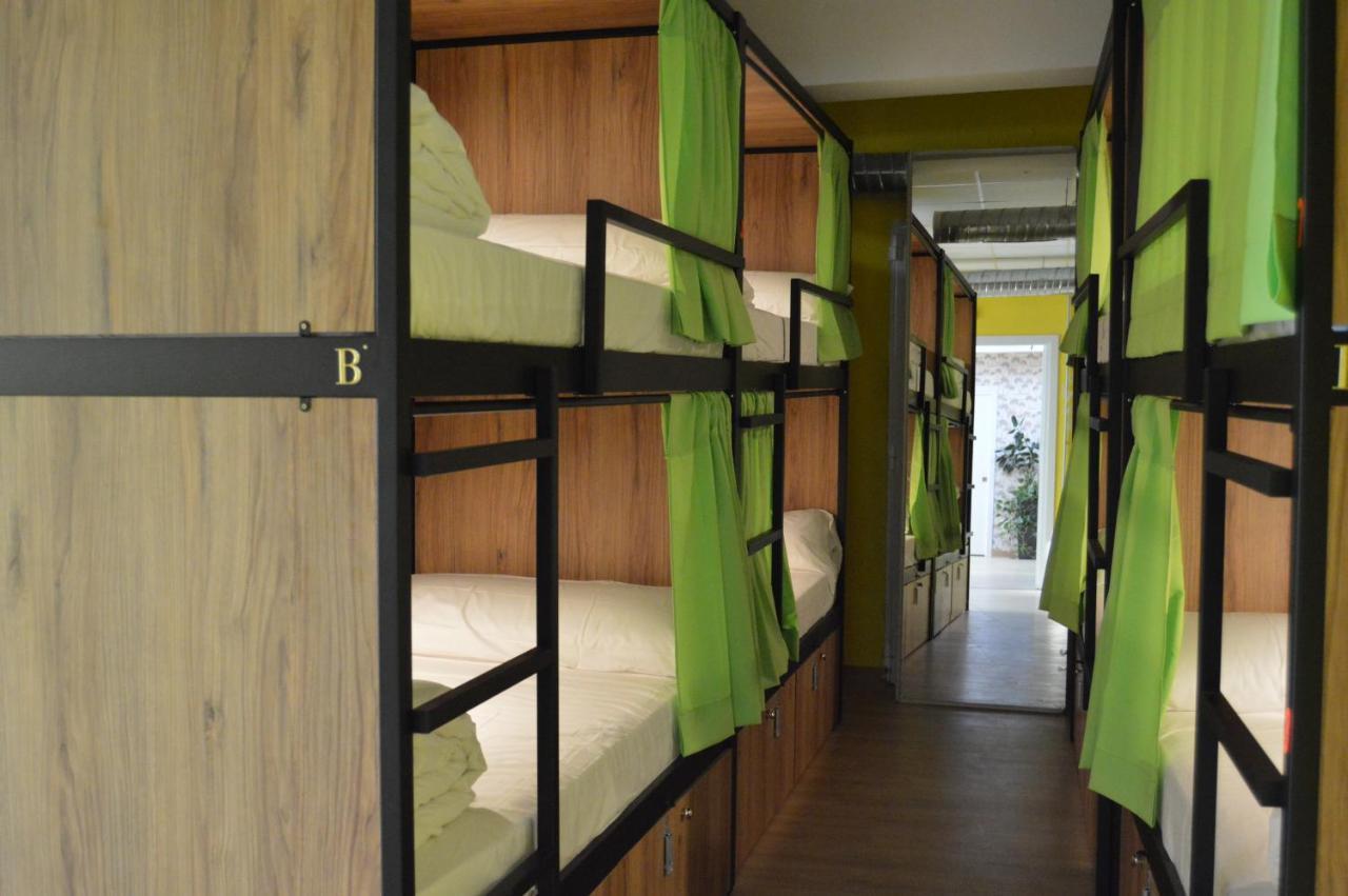 Debod Hostel マドリード エクステリア 写真