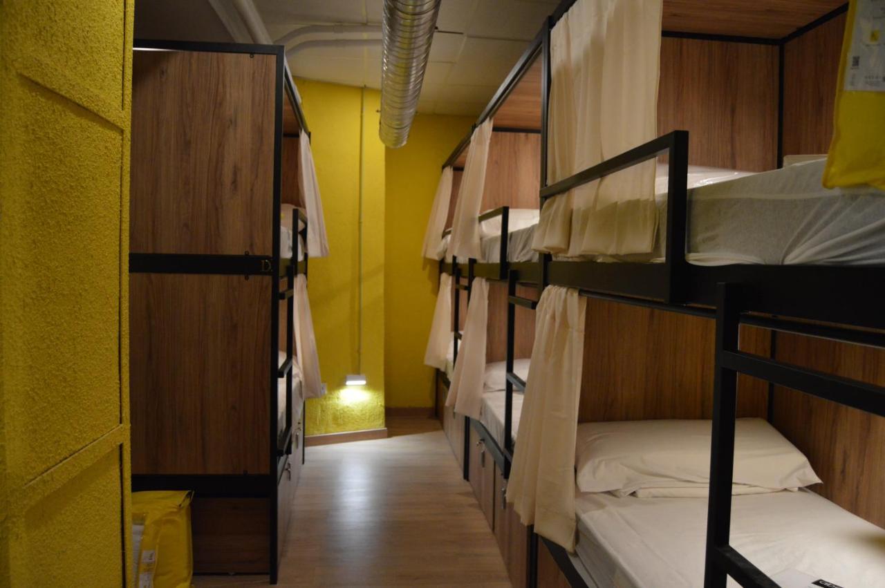 Debod Hostel マドリード エクステリア 写真