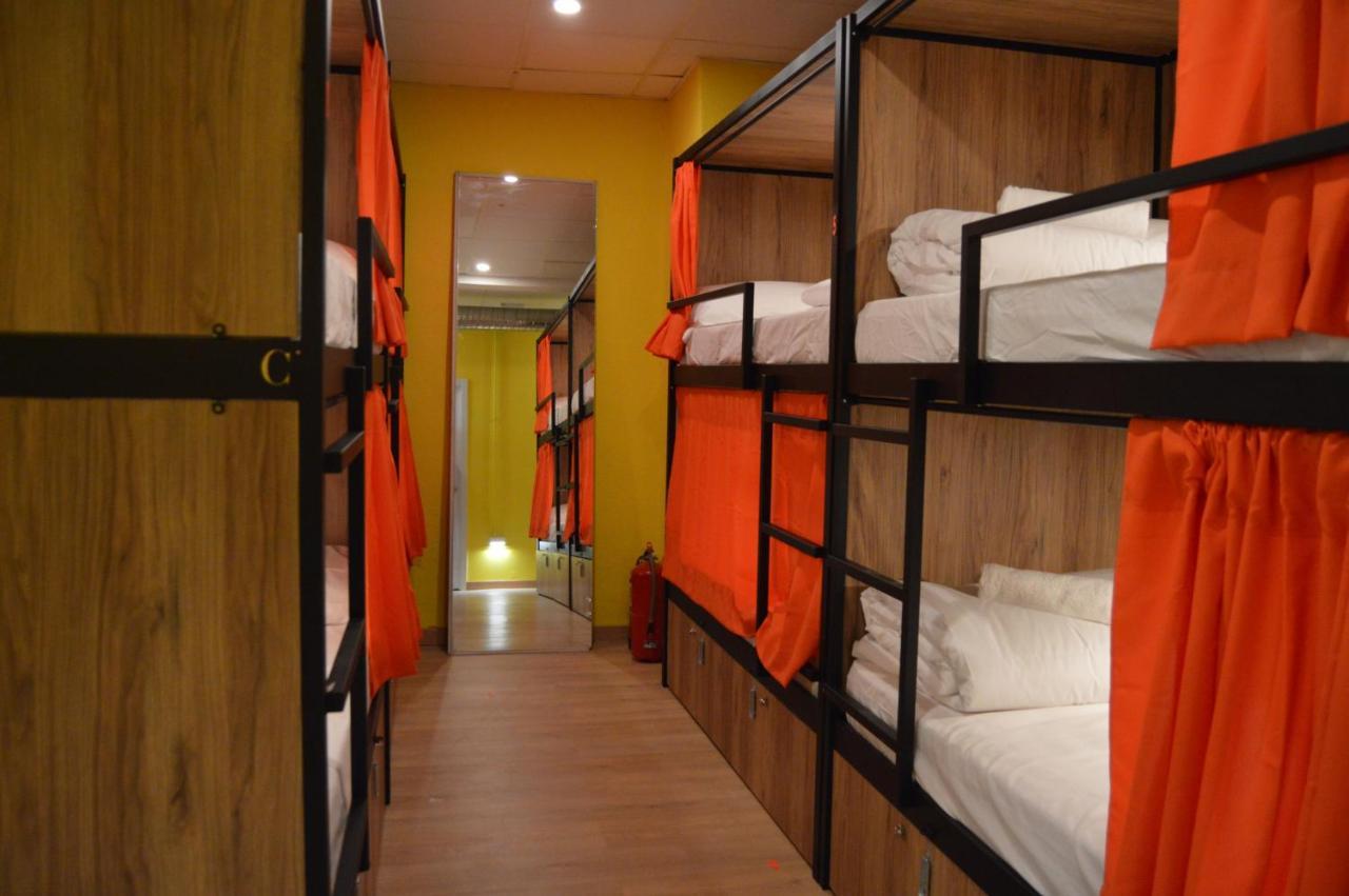 Debod Hostel マドリード エクステリア 写真