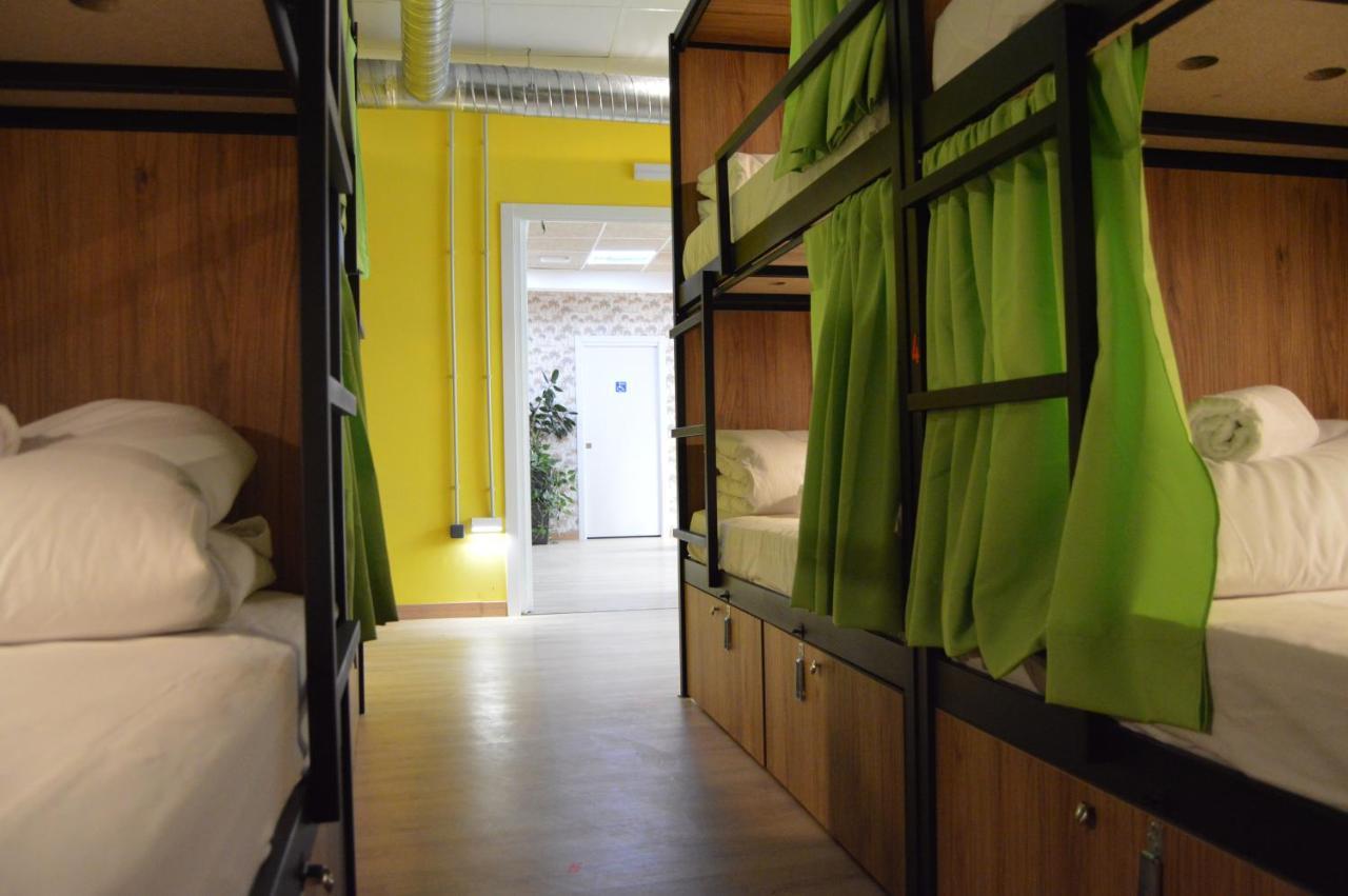 Debod Hostel マドリード エクステリア 写真