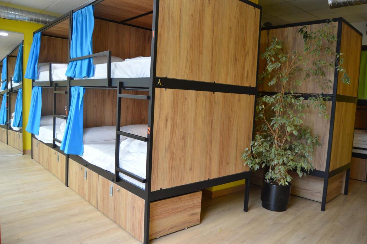 Debod Hostel マドリード エクステリア 写真