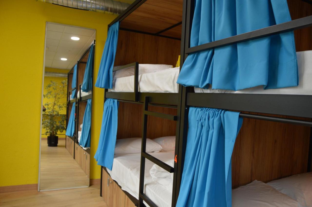 Debod Hostel マドリード エクステリア 写真