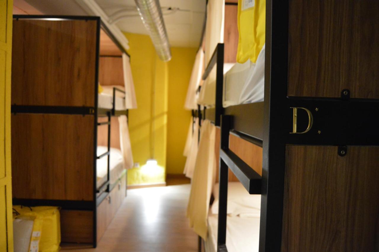 Debod Hostel マドリード エクステリア 写真